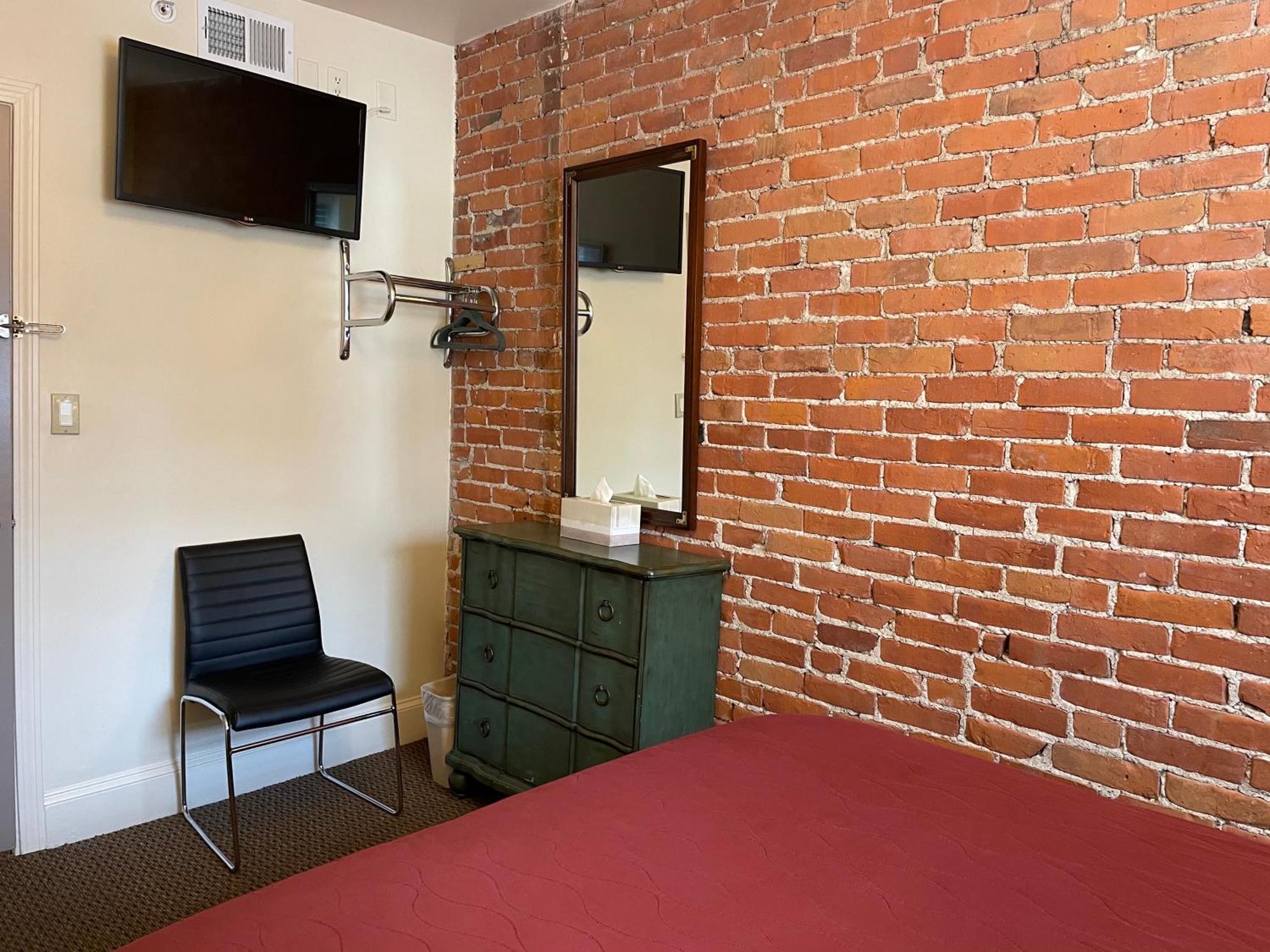 Single Room with Shared Bathroom,1588489650:JPEG
